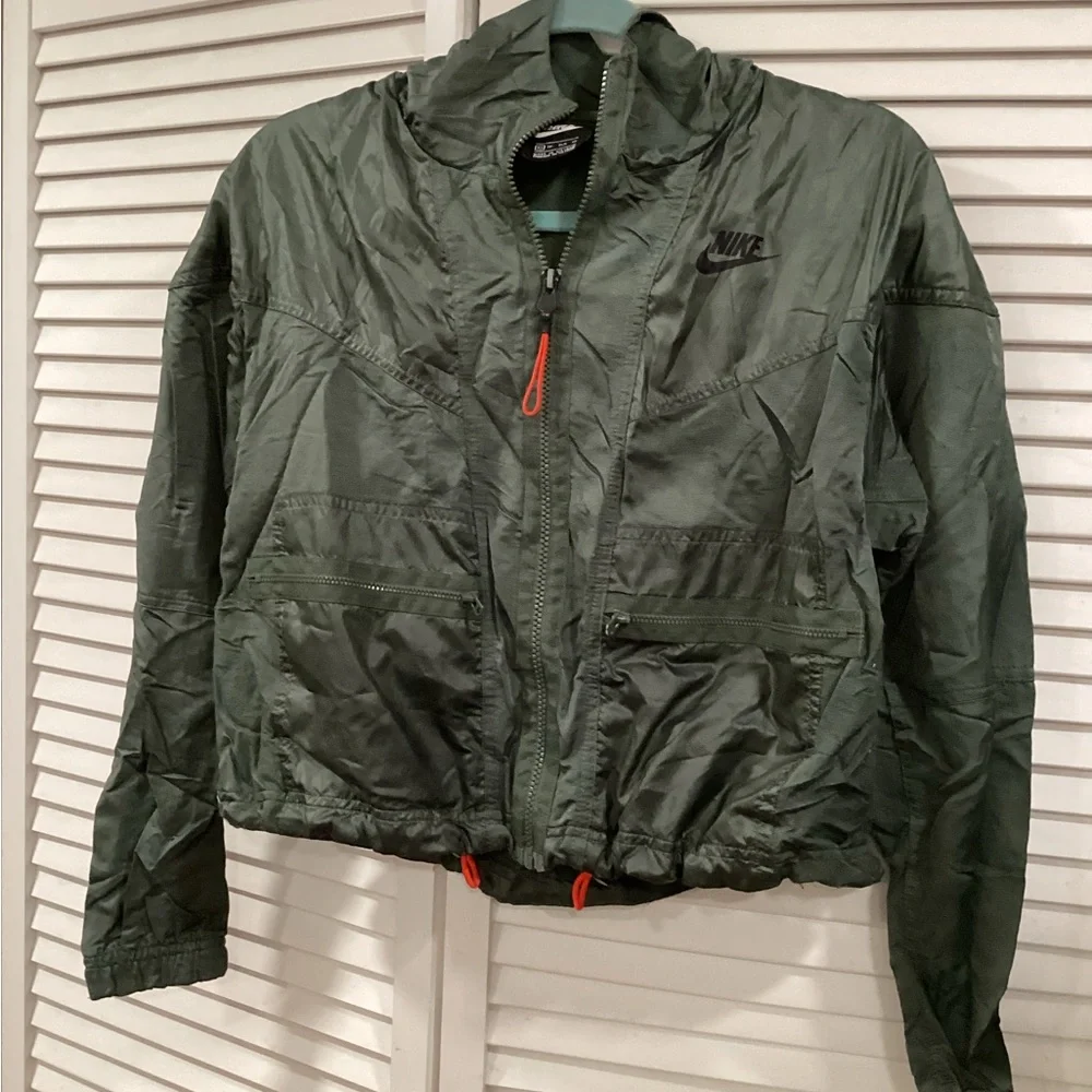 Nike Sportswear Windrunner Cargo Jacket in Green XS